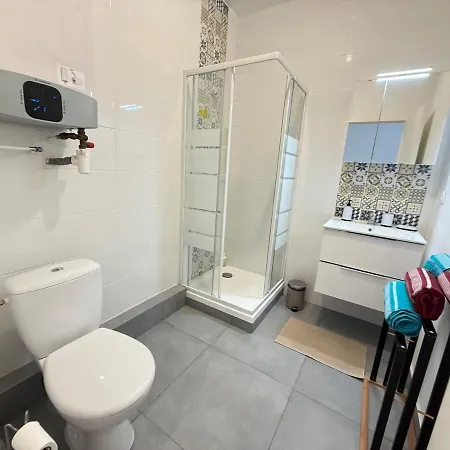 Amira Angely Vauban * ニース