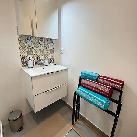 Amira Angely Vauban * ニース