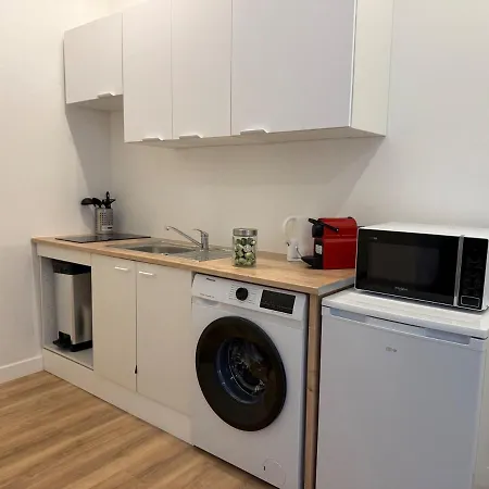 Amira Angely Vauban *